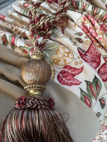 Show house curtains - show,