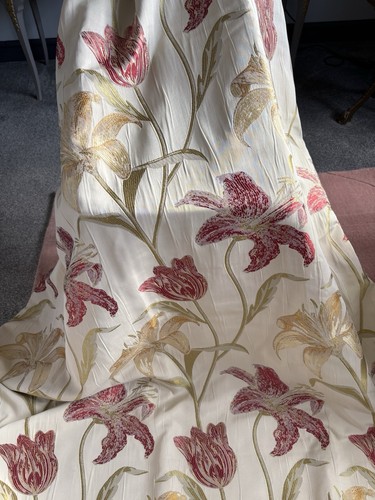 Bespoke single curtain used - bespoke,