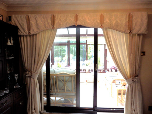 Cream damask bespoke - , lined